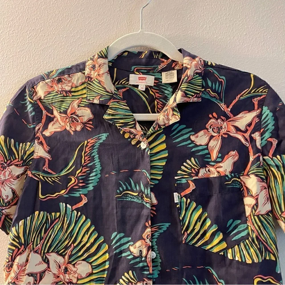 Levi’s hawian shirt size Xs